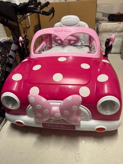 Minnie Mouse car (NEEDS NEW BATTERY)