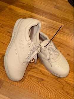NEW Softspot SUPREMES Marathon Walking Shoes Women’s Sz 10.5 WW Extra Wide