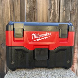 Milwaukee M18 2 Gallon Wet/Dry Vacuum