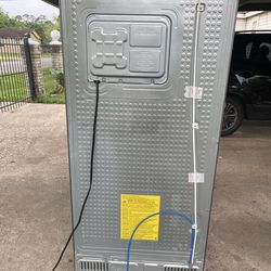 Samsung refrigerator (Samsung)