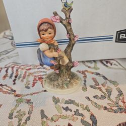 Hummel Apple Tree Girl