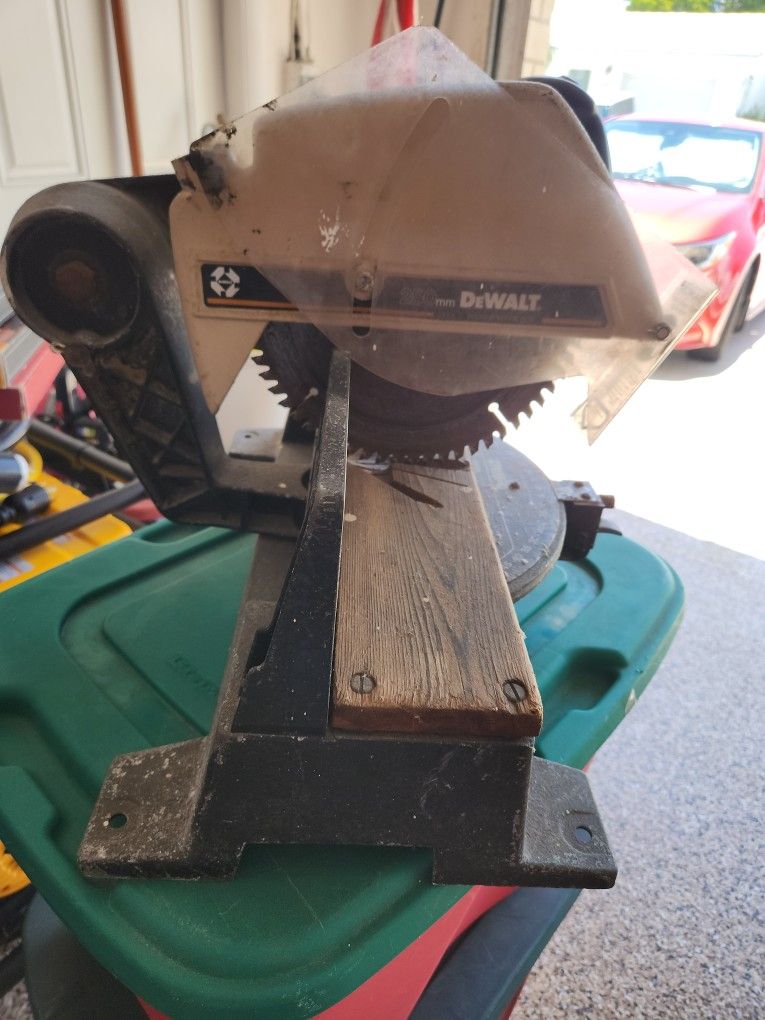 Dewalt Prower Miter Box Saw