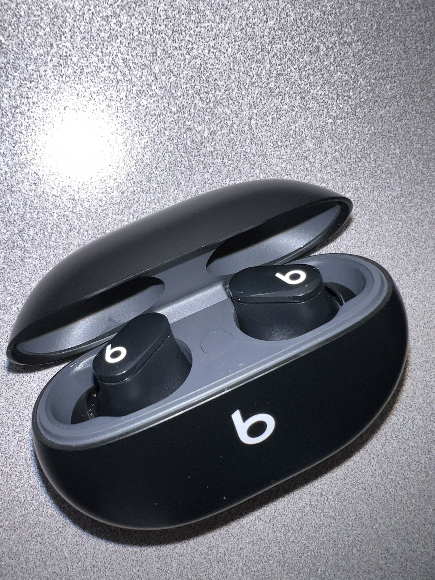 Beats Studio Wireless earbuds