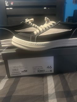 Black and cream white sneakers with cream white laces