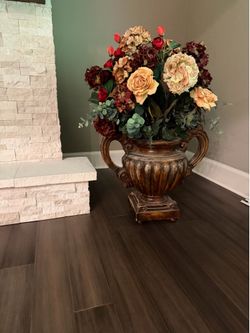 World Decor Artificial flower arrangement with vase