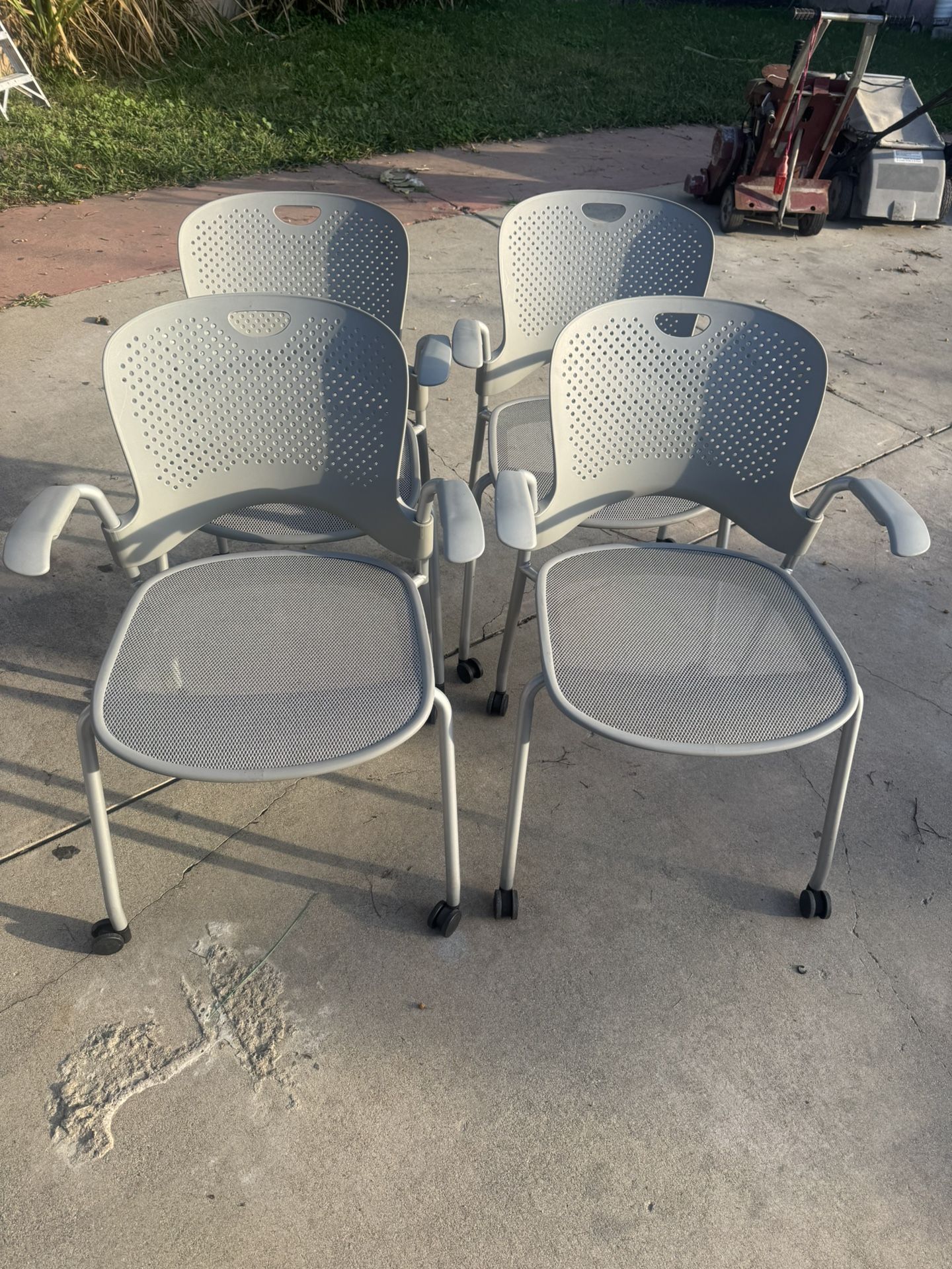 6 Herman Miller Caper Chairs