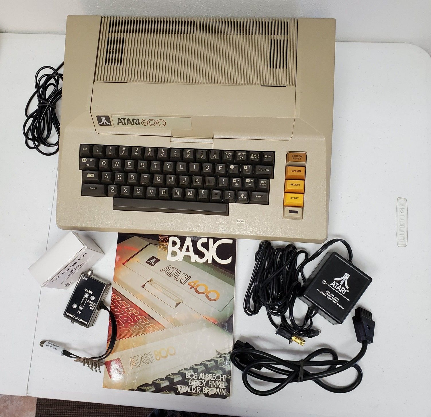 VINTAGE ATARI 800 COMPUTER SYSTEM 800,400,410,850 WITH MANUALS & GAMES