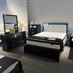 Black Queen 4PC Bedroom Set 