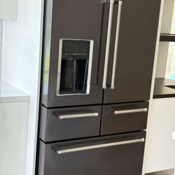 High-End KitchenAid Black Stainless Appliance Package – Fridge, Double Oven, Dishwasher & More (pickup Miami Lakes)