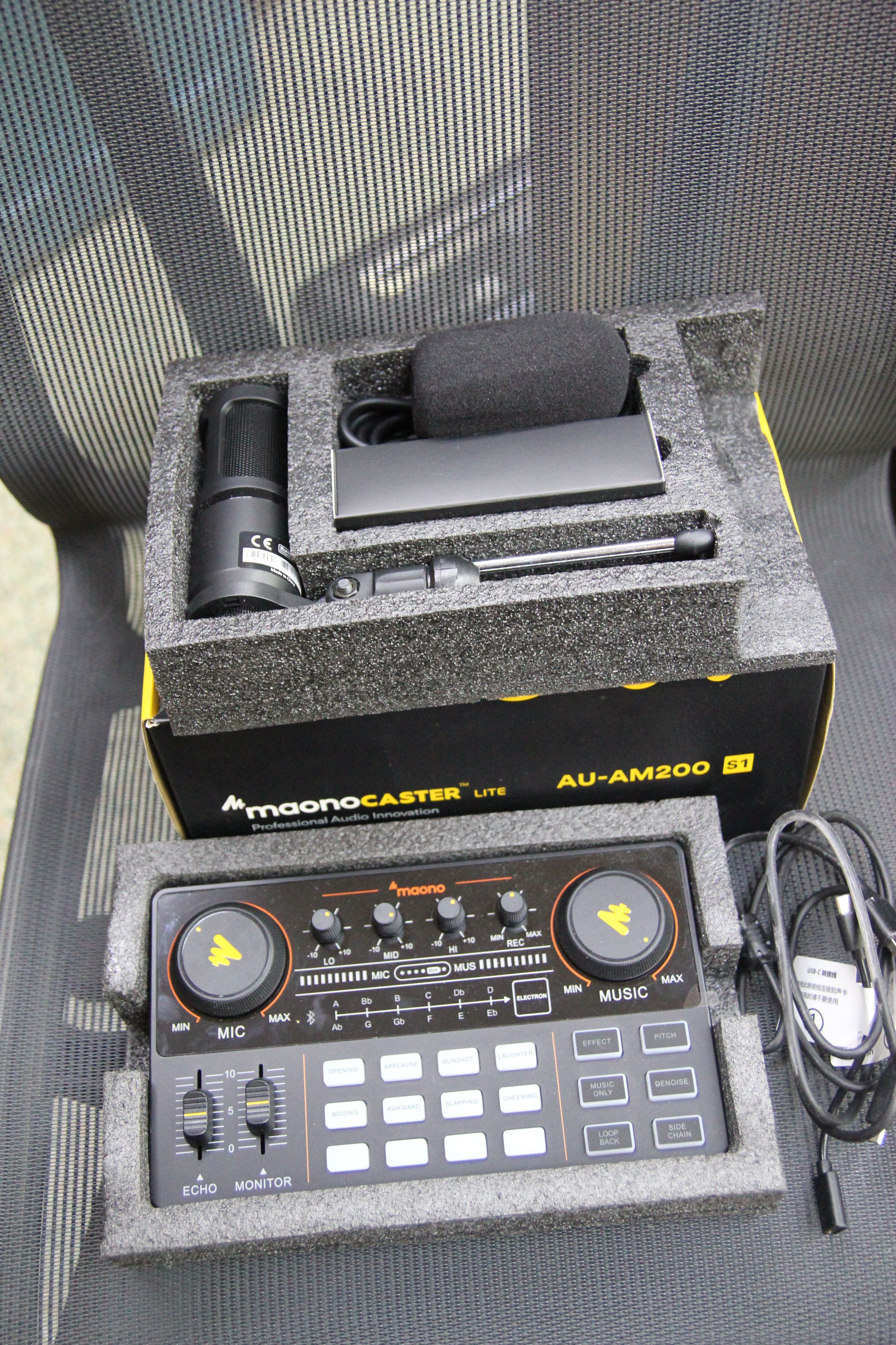 Maono Maonocaster Lite AU AM200 S1 Starter Bundle Portable Podcast