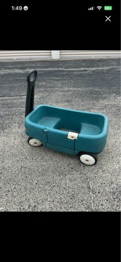 Step 2 child outdoor wagon 2 seats door that opens and latches