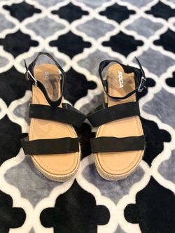 Women’s shoes size 10