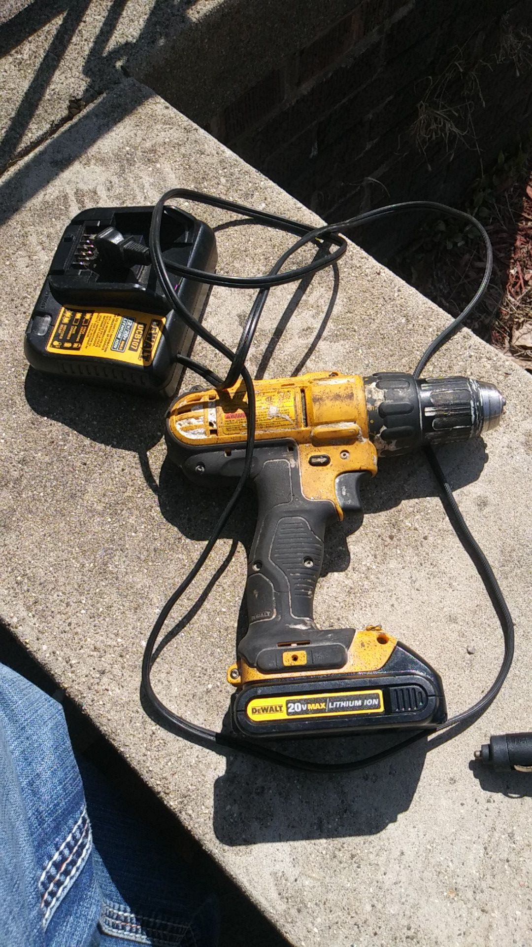 Dewalt drill 20v with charger