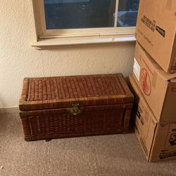 Wicker chest