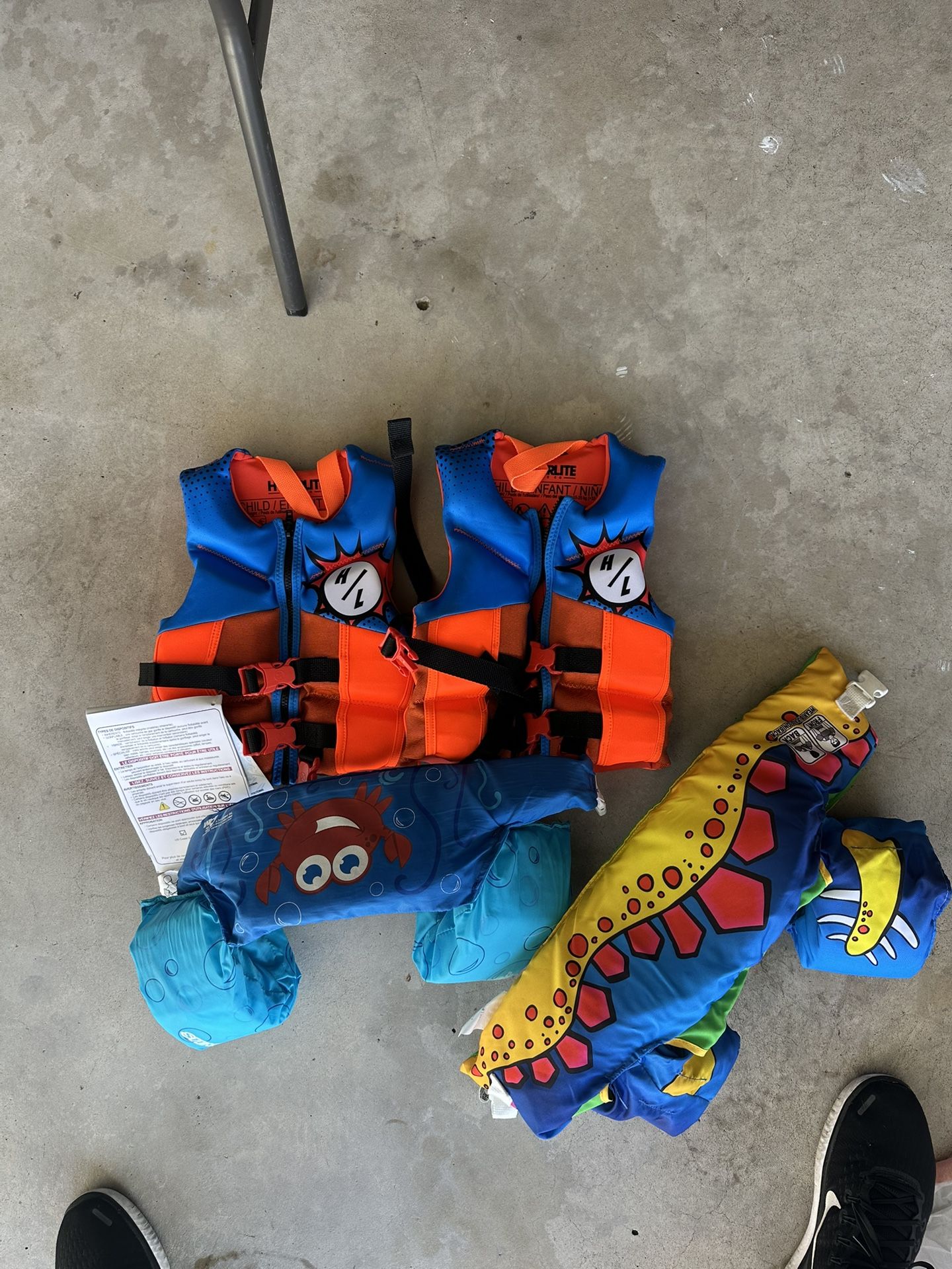 Kids Life Vest And Floaties 