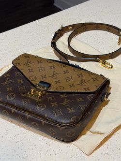 Louis Vuitton Pochette Métis handbag