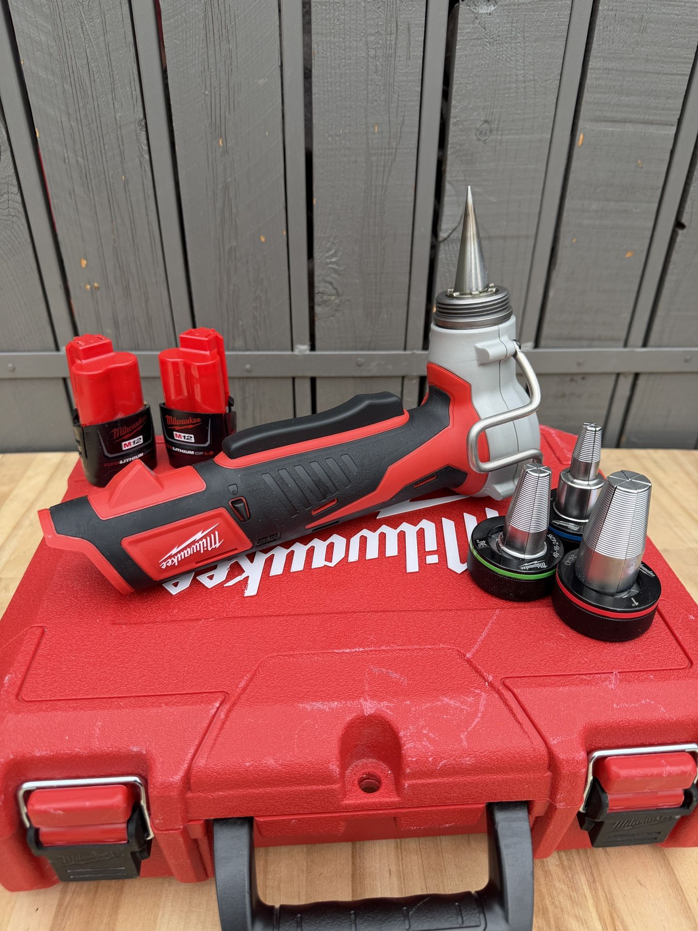 Milwaukee M12 Cordless PEX Expansion Tool Kit