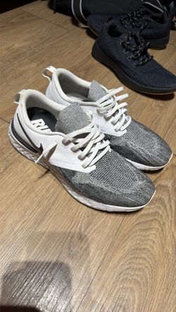 Nike Running Sneakers Gray White Knit MENS
