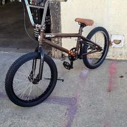 USED 20 INCHES  SPECIALIZED  BRAND  BMX  EVERYTHING WORKS  HAS NEW CROME  BARS  NEW BRAKES  NEW GRIPS  HABLO ESPAÑOL TANBIEN TAMNO  20 PULGADAS  