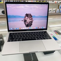 MacBook Pro 2018 16gb Ram 256gb SSD 