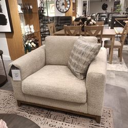 ParklynnOversized Chair
Ashley Furniture$10 Down Payment And Financing Available