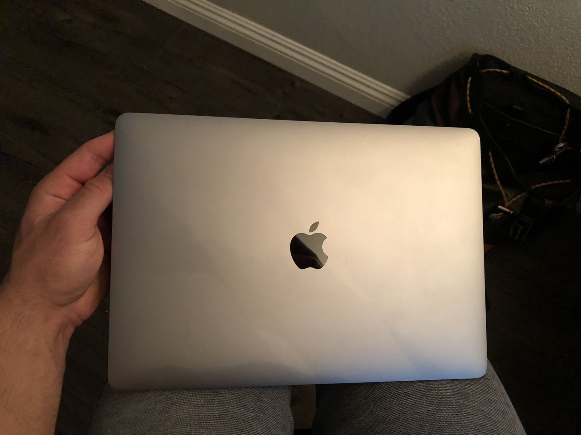 MacBook PRO 2017, 128gb ssd,8gb Ram, Silver, 13 inch