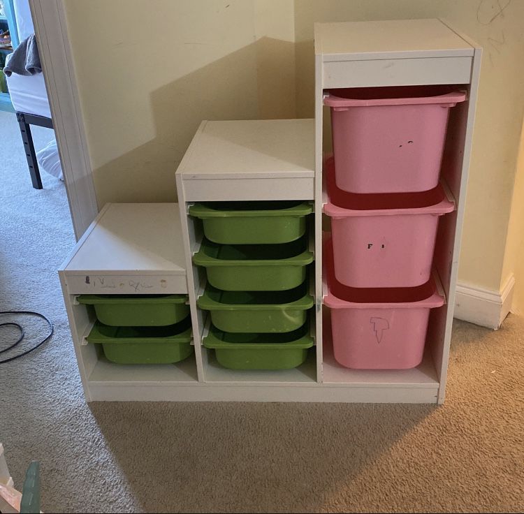 Kids toy storage furniture / included boy toys