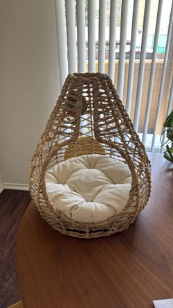 Handmade wicker basket pet bed