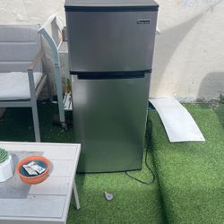 mini fridge 