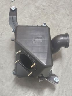 Air Cleaner Box for Toyota Tacoma 95-04 2.4L&2.7L 4Runner 96-00 2.7L 17700-0C010