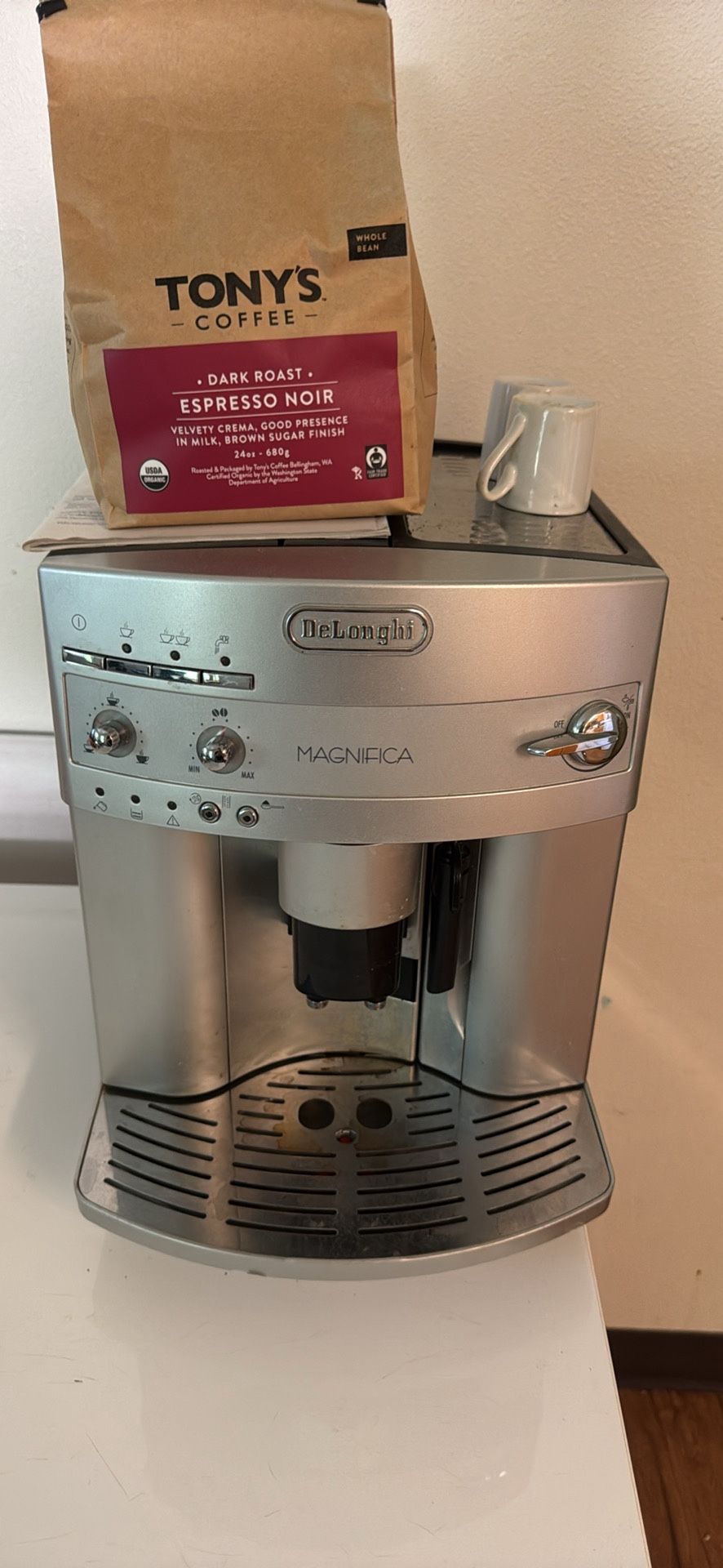 Super-Automatic DeLonghi Espresso Maker — Works Great