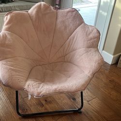 Foldable Pink Shell Saucer Chair