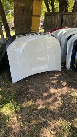 2020-26 ford explorer hood