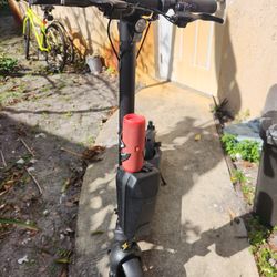 Lemon electric scooter