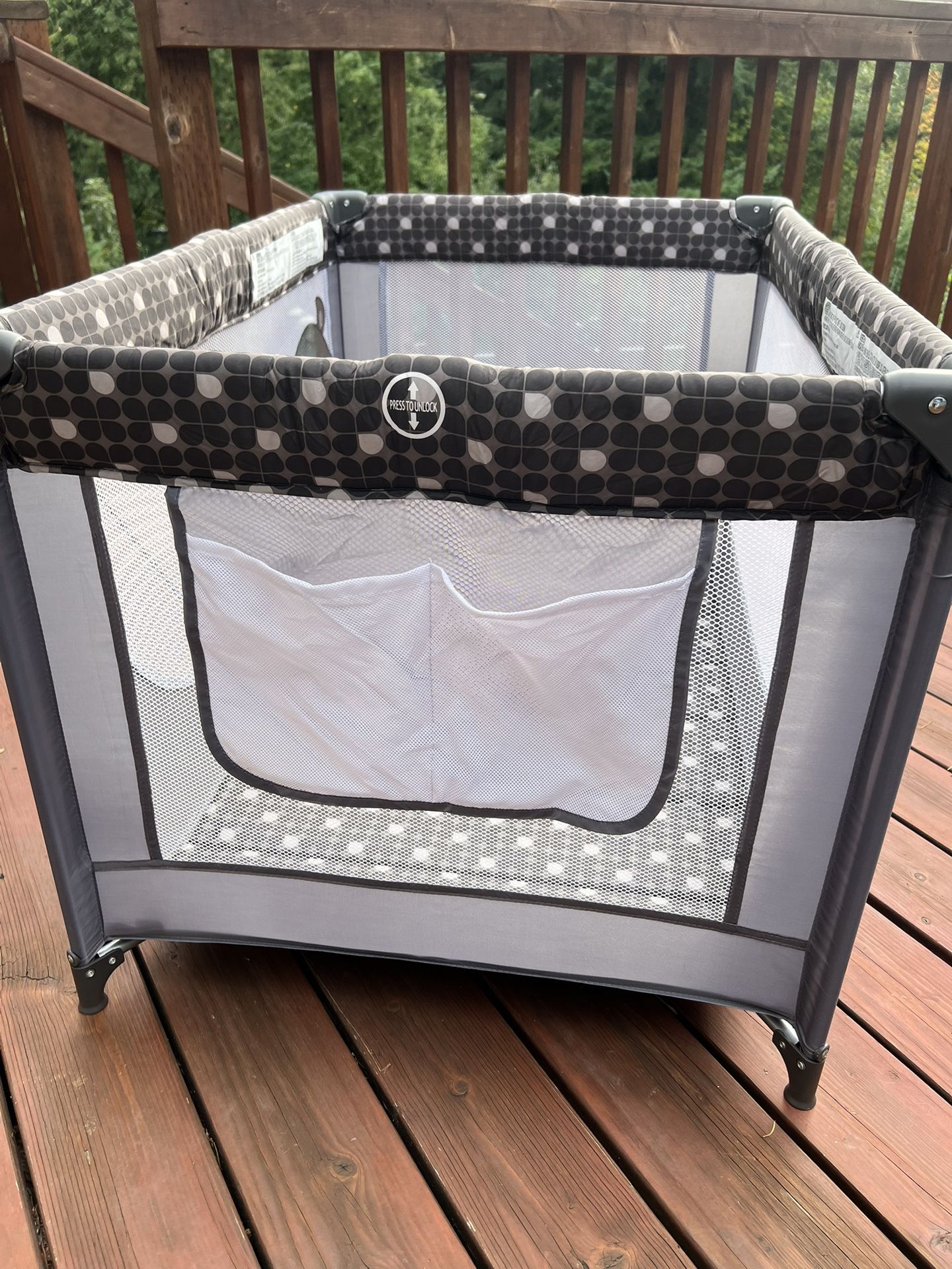 Pack n Play - Pano Babe