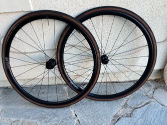 DT Swiss Endurance LN Disc 700c Tubeless Aluminum Wheelset with Tires, Rear Wheel Damage