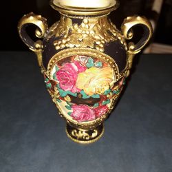 Beautiful hand painted rose garden flower vase. Sahiba