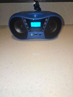Greadio Portable Bluetooth CD Player Boombox with FM Radio for Home Use

Compact, Stereo Sound, Ease of Use, CD/CD-R/RW, AC & Battery Power, USB & AUX