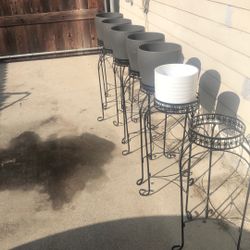 Flower pots decoration in the backyard?