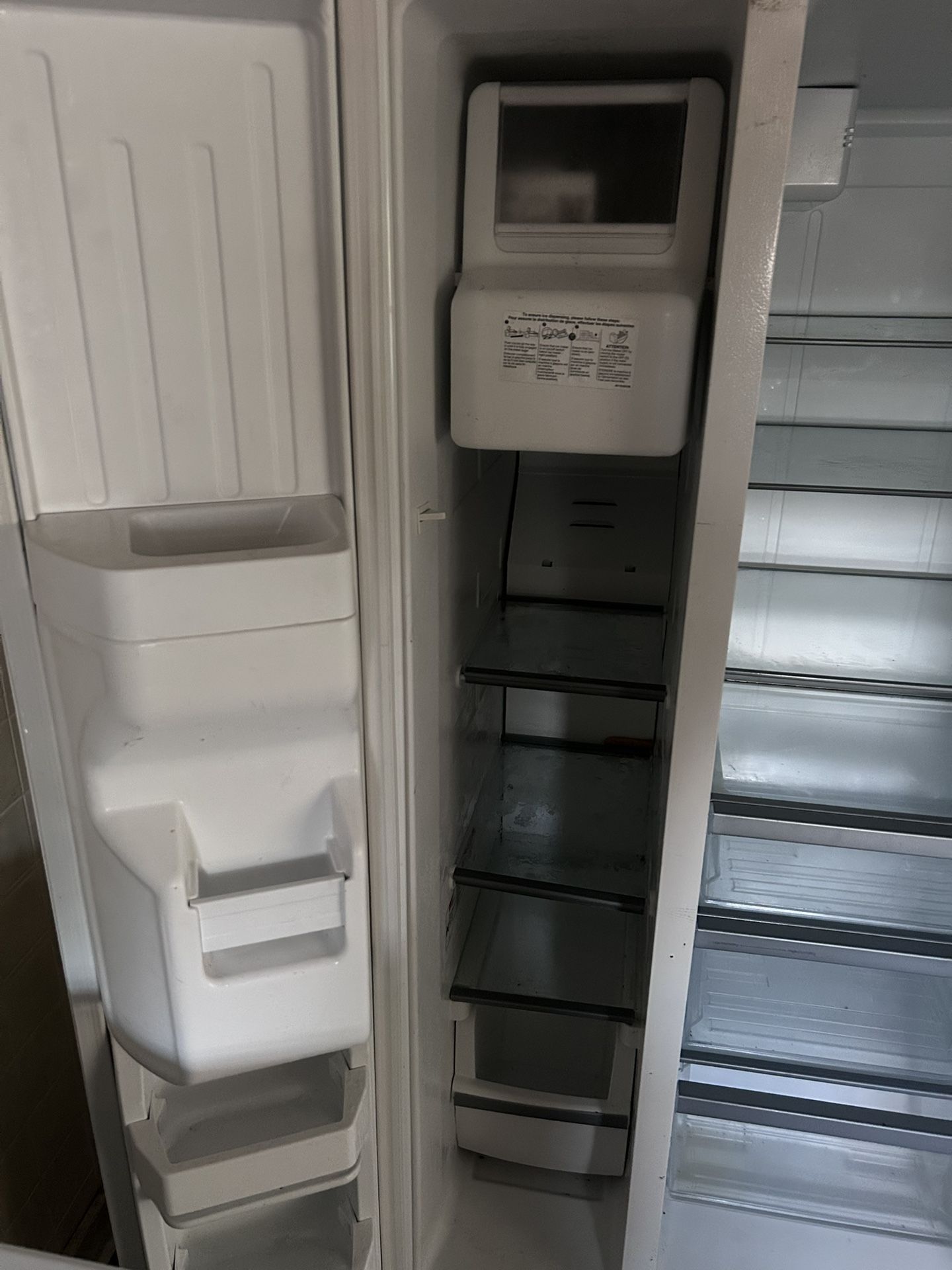 Whirlpool Refrigerator W/built In Ice Maker