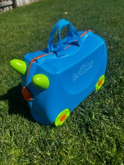 Trunki suitcase for children travel, Trunki ride on suitcase,