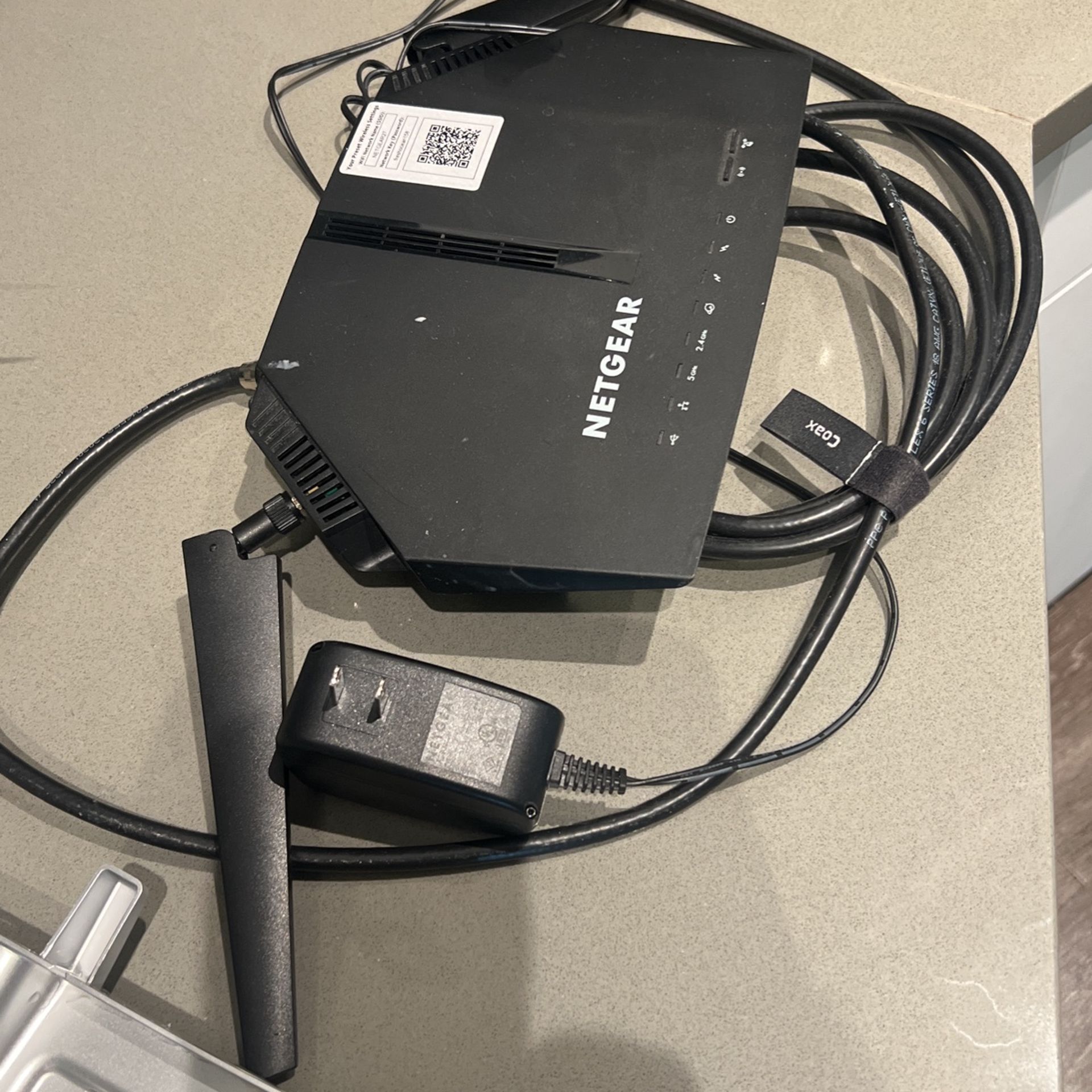 Netgear WiFi Cable Modem & Router C6220