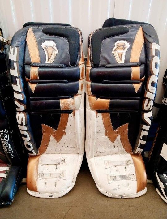 Louisville TPS Custom Pro Ice Cap Hockey Goalie Leg Pads! Rare Colors! Made In Canada! π₯
ππ¨π¦π₯Ά π
RARE!!!