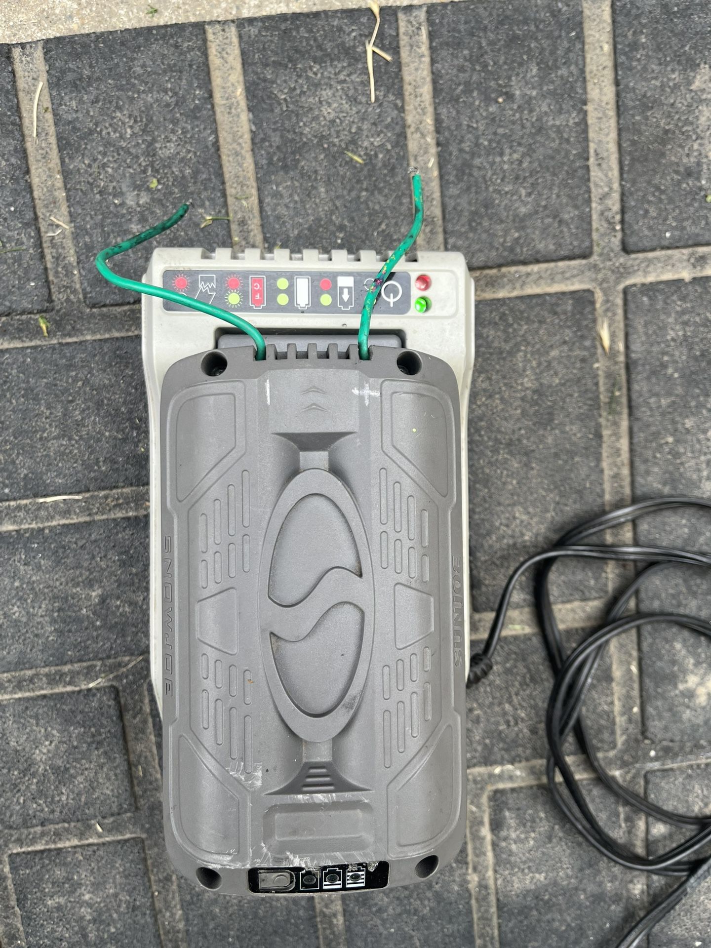 40 Volts  Battery And Original Charger