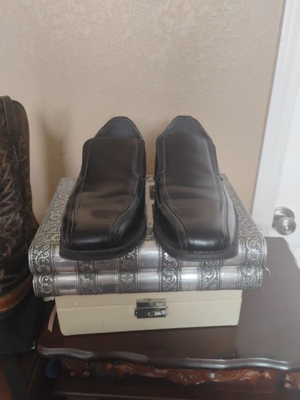 Men Shoes Size 8.5