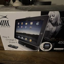 iPad Speaker And charging Dock 