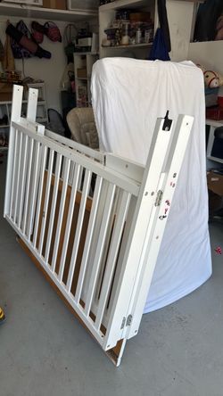Foldable crib with mattress and highchair
