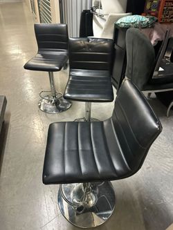 3 Black Bar Stools / 3 Sillas Altas De Bar