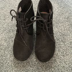  New Women’s Toms Wedge Boots Size 6 Black