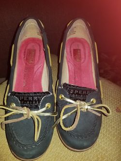 Beautiful women sz 5.5 Sperry wedge heels